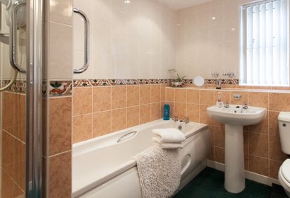 Berwick Holiday Cottage Bathroom